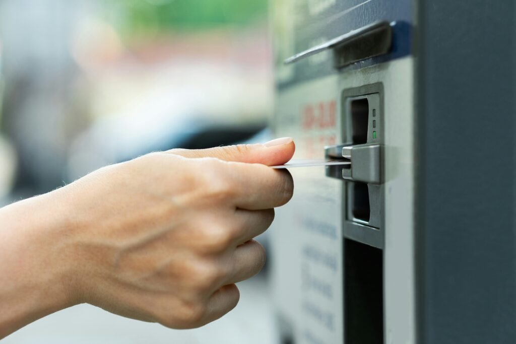 How to Switch Trading Platforms 8 Man withdrawing money